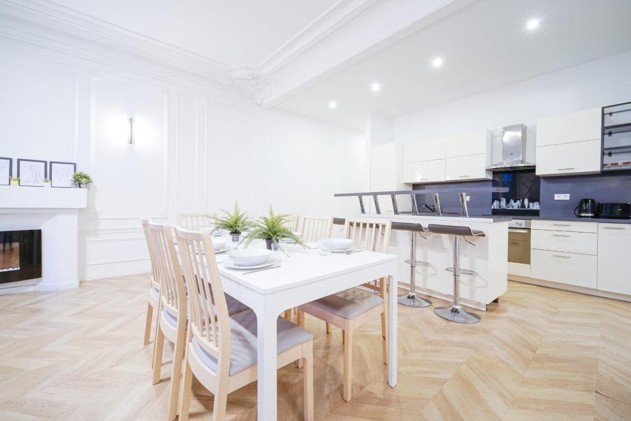 Typical Next To Bastille - Gare De Lyon * Parijs